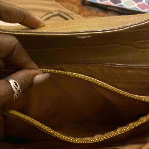 Tommy Hilfiger purse - Picture 4 of 10